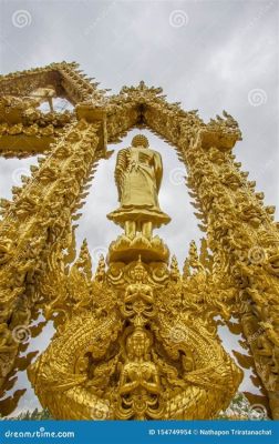 The Miracle at Wat Paknam - en spirituell resa genom detaljer och guld!